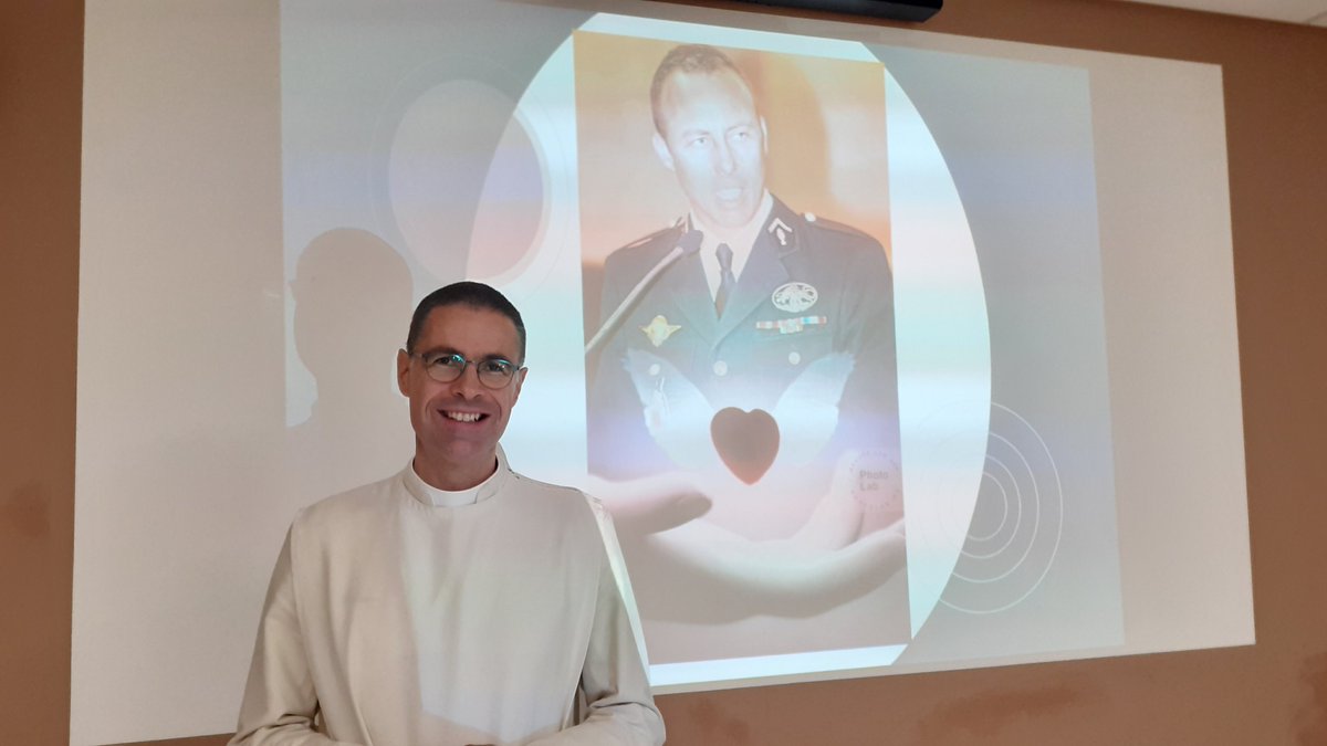 saintcaprais's tweet photo. Témoignage sur la vie spirituelle d'Arnaud Beltrame
 
Lundi 17 octobre a eu lieu un témoignage du Père Jean-Baptiste Golfier, sur la vie spirituelle d'Arnaud Beltrame, officier de gendarmerie, décédé en service commandé pour les élèves de Seconde en Classe Défense. https://t.co/YYEJDapu58