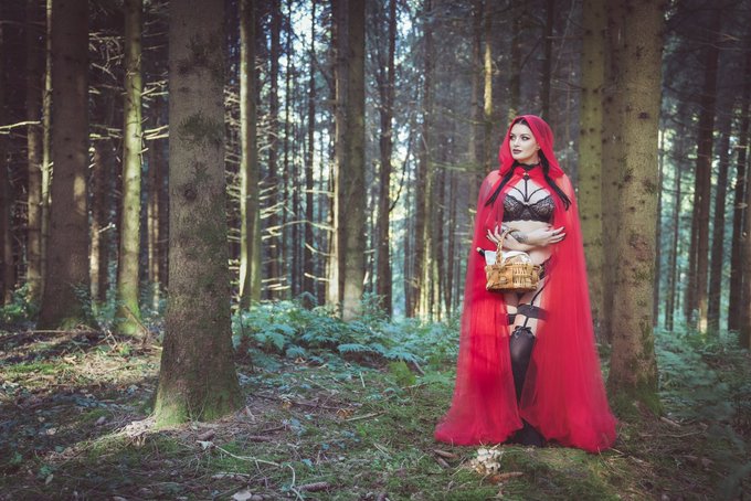 Looking out for a big bad wolf ? 

I’ll drop the full HD photo-set on my OnlyFans next week ? https://t