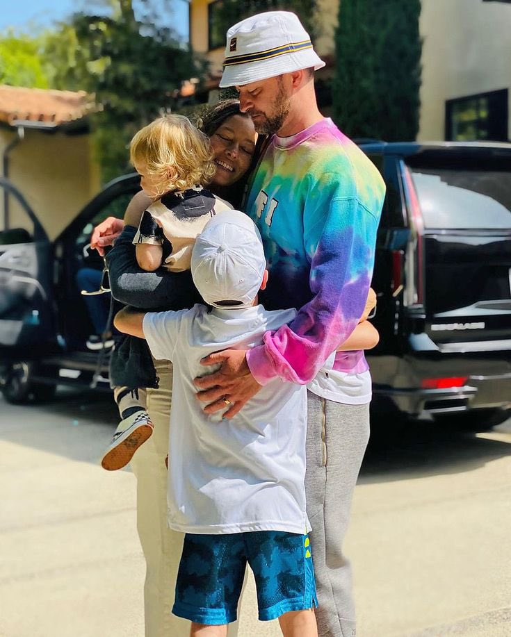 Rihtina_Raylake's tweet photo. On Wednesday’s we wear #Pink for a #Timberlake wedding 10 Year anniversary ! #Timberbiel @jtimberlake @JessicaBiel https://t.co/iwnWtI7rgy