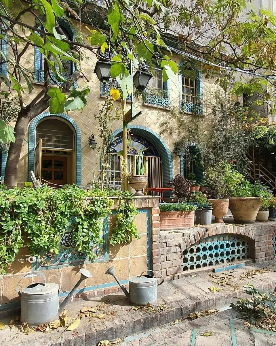 LivinginTehran's tweet photo. Old villas of Tehran. https://t.co/9SfGjO84al