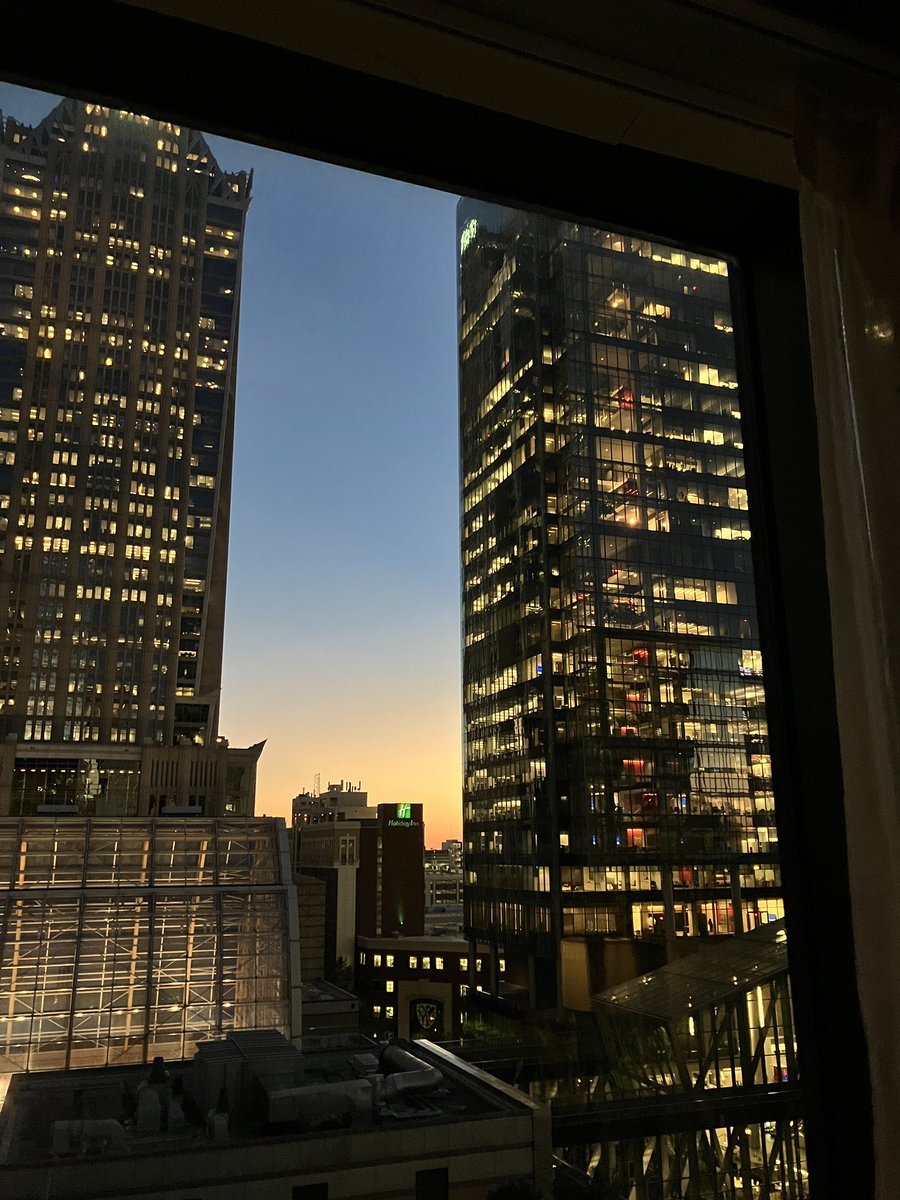 YRG0216's tweet photo. @BofA_News Good morning Charlotte! https://t.co/QNBsjlNKXh