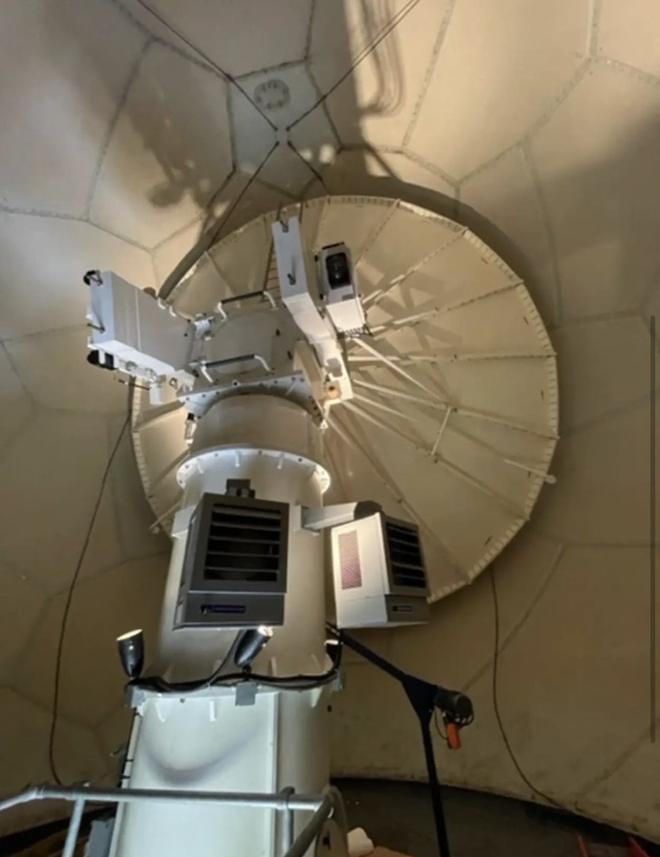 ControlNorth's tweet photo. The MSP WX radar has been out of service this week for maintenance.  The weather office shared these pictures of inside the radome.

Pics courtesy of The NWS Chanhassen office.

#meteorology #weather #flightdispatch #aviationlovers #aviationsafety #generalaviation #aviation https://t.co/dHctWmAo6t