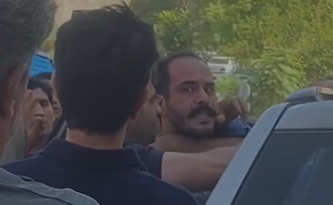 يه شير در ميان گله كفتارها 
 #حسین_رونقی 
#اعتصابات_سراسری 
#مهسا_امینی