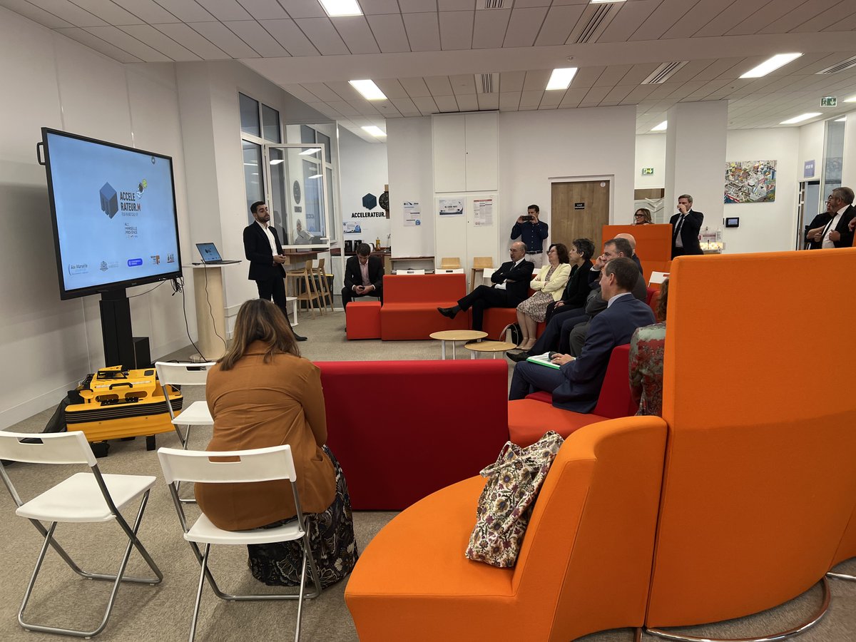 🇫🇷Dans le cadre du plan #France2030, <a href="/BrunoBonnellOff/">Bruno Bonnell</a>, <a href="/SGPI_avenir/">Secrétariat général pour l’investissement</a>, a visité ce matin la Cité de l’Innovation et des Savoirs Aix-Marseille (@CisamInnovation), dont <a href="/AMPMetropole/">Métropole Aix-Marseille-Provence</a> est membre fondateur aux côtés d'@univamu, <a href="/cmacgm/">CMA CGM Group</a> et l'<a href="/LOccitane_FR/">L'OCCITANE</a> !👏