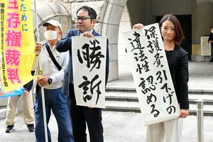 生活保護基準引き下げは「違法」　横浜地裁「厚労相が裁量権乱用」 asahi.com/articles/ASQBM… 判決は、国が用いた独自の物価下落率の算定方法を問題視。 低収入世帯があまり買わない高価な電化製品の価格下落が大きく影響していることなどから「統計など客観的な数値との合理的関連性を欠く」とした。