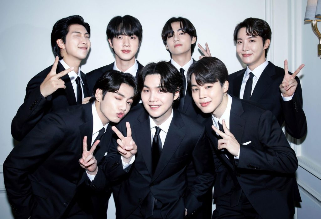 korezincom's tweet photo. [#Theqoo] #Busan Şehri, #BTS'in Askere Gitme Kararından Dolayı Hayal Kırıklığına Uğradı

@BTS_twt #방탄소년단 #BTSARMY #RM #Jin #SUGA #jhope #Jimin #BTSV #Taehyung #JungKook #BusanCity 

https://t.co/4VvWbc6wVR https://t.co/TgMz3LTq1r