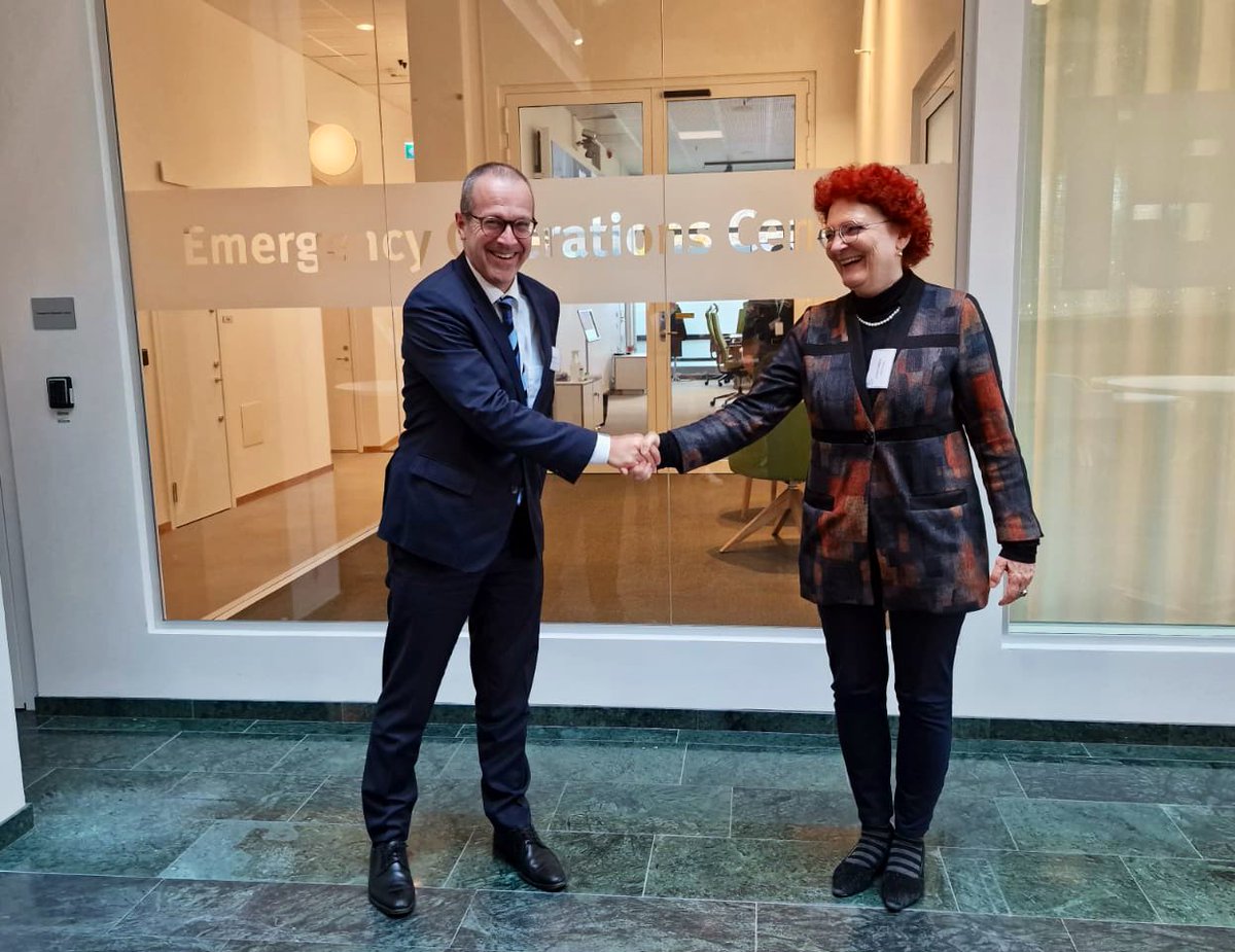 ECDC_EU's tweet photo. It was a pleasure to host the @WHO_Europe Regional Director dr @hans_kluge at #ECDC today!

A great opportunity to talk about further close cooperation and have an exchange of views between @WHO_Europe / @ECDC_EU staff. https://t.co/mQOAtia3uN