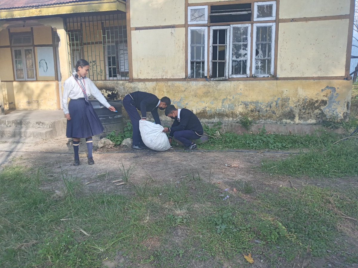 MachongNss's tweet photo. Clean India Campaign # SWACHHA BHARAT 2022# NSS INDIA#NSS GUWAHATI RD https://t.co/DZ21qwQ2Ku