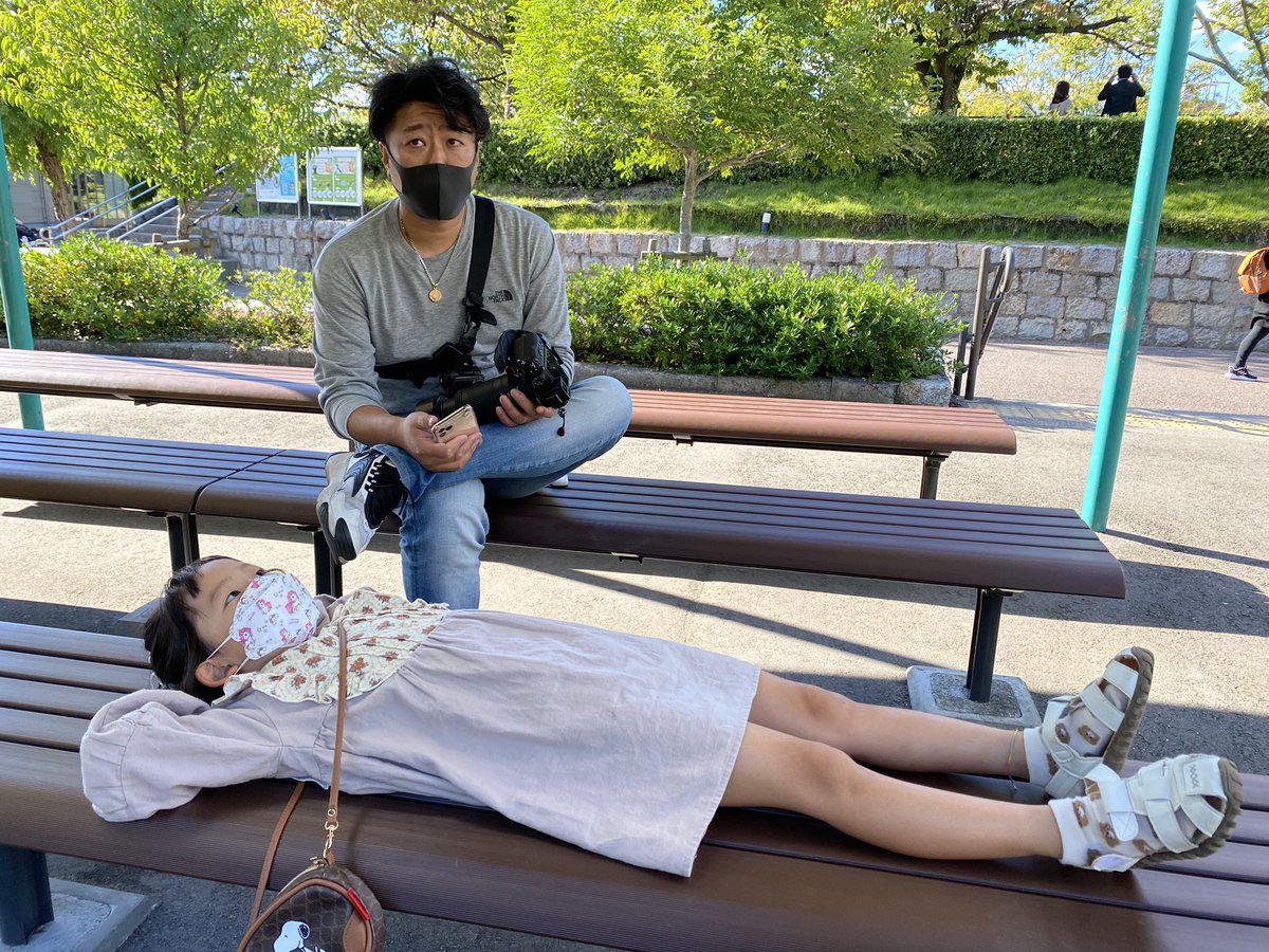 Channel_R_yome's tweet photo. 今日はイヌワシさんを見せる為にパパを動物園へ連れてきたよ👧🏻
By mini R
#miniR #できる子 #パパっ子 https://t.co/NgM0rbJdwU