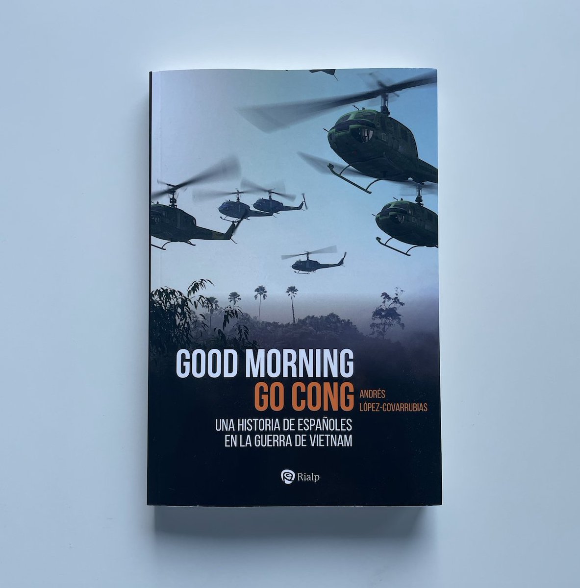 javierburrero's tweet photo. Os dejo la reseña que he publicado en Cuadrados de Historia sobre el libro publicado por Rialp (@EdicionesRialp): 'Good morning Go Cong. Una historia de españoles en la Guerra de Vietnam'👉 https://t.co/AT6h5Lo8La / #historia #cultura #historiamilitar #gocong #vietnam #españa https://t.co/qSKwXmLlaT
