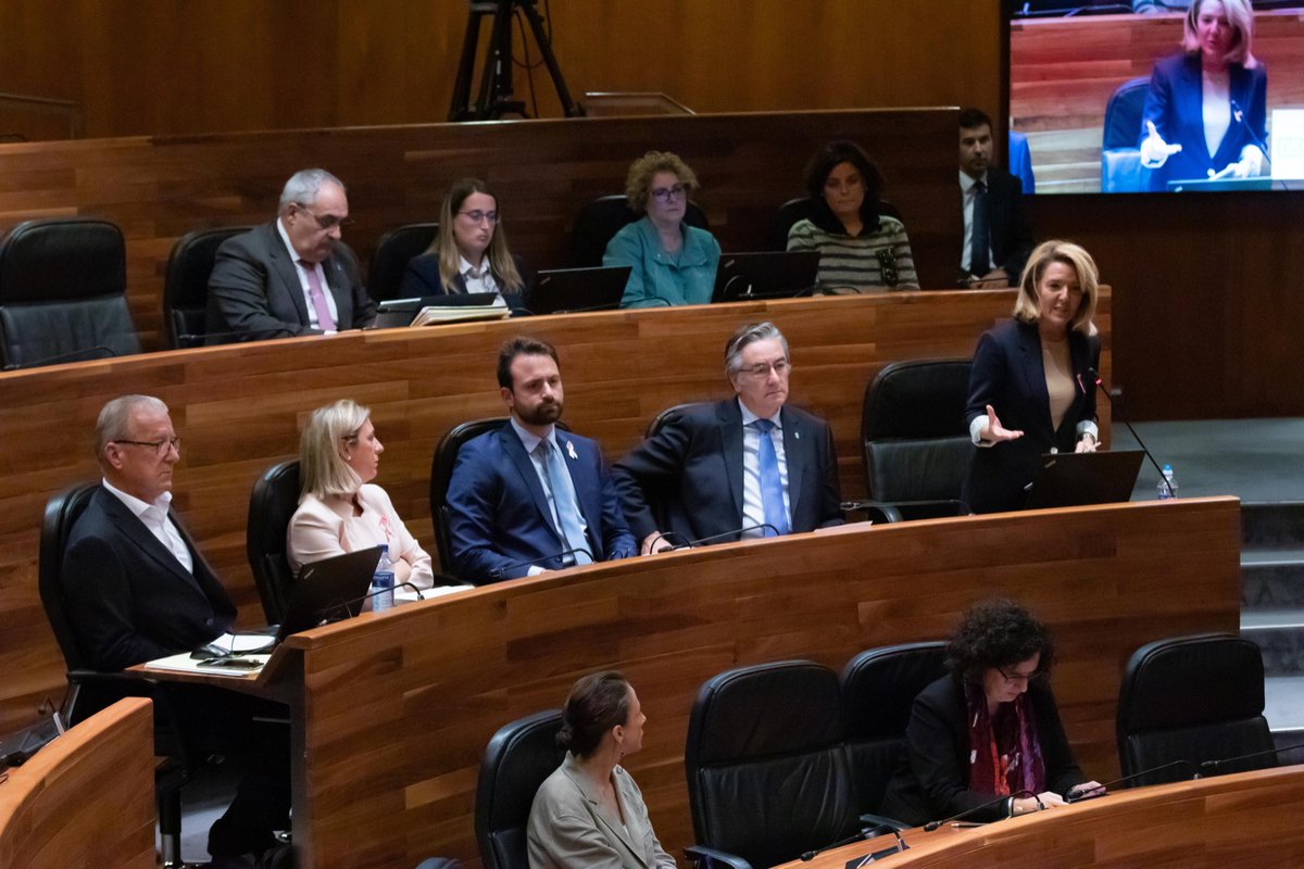 PP_Asturias's tweet photo. 📢 @TereMalladaPP dice que aunque los PGE fueran creíbles, "nunca se han cumplido en #Asturias".

❗️En 2021, de 365 millones comprometidos, llegaron 148 🟰 Se ejecutó el 40%. 
❗️Para este 2022, de los 393 previstos, solo se habían gastado 85 millones en junio, un 22%.

#PlenoJGPA https://t.co/Cx09KXx2K7