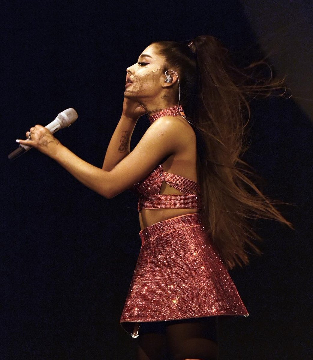 Arismusiclover's tweet photo. Ariana Grande at swt♡♡♡ https://t.co/QSNYakVveo