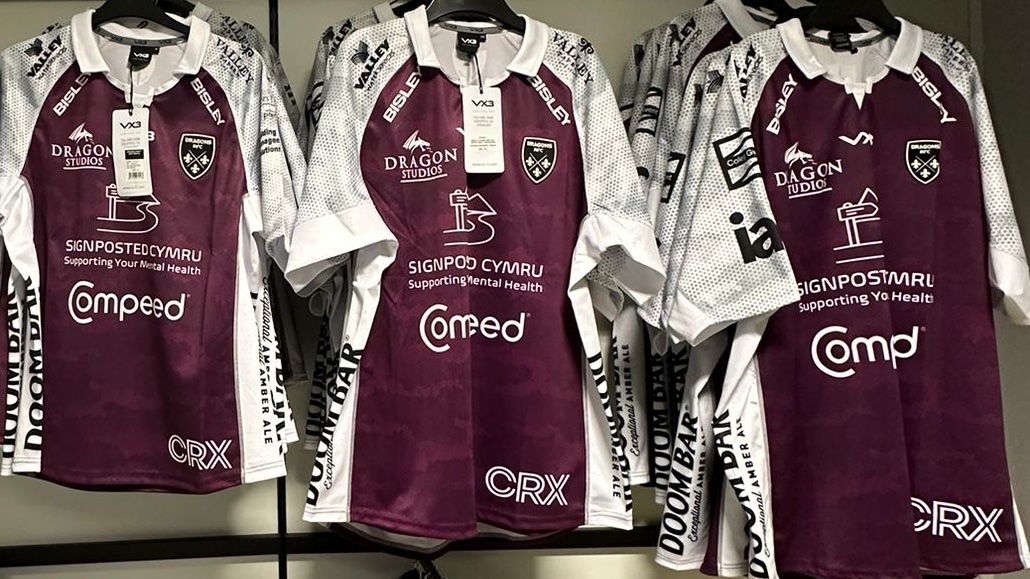 dragonsrfc's tweet photo. 💜 𝘾𝙃𝘼𝙍𝙄𝙏𝙔 𝙆𝙄𝙏  |  Our 🆕 special limited edition charity kit - in support of leading mental health charity 
@SignpostedC - is available NOW in store and online👏

𝙎𝙃𝙊𝙋 𝙃𝙀𝙍𝙀 ▶️ https://t.co/3ezZI9gYYH

#WeAreGwentRugby https://t.co/yXQSoRYPz8