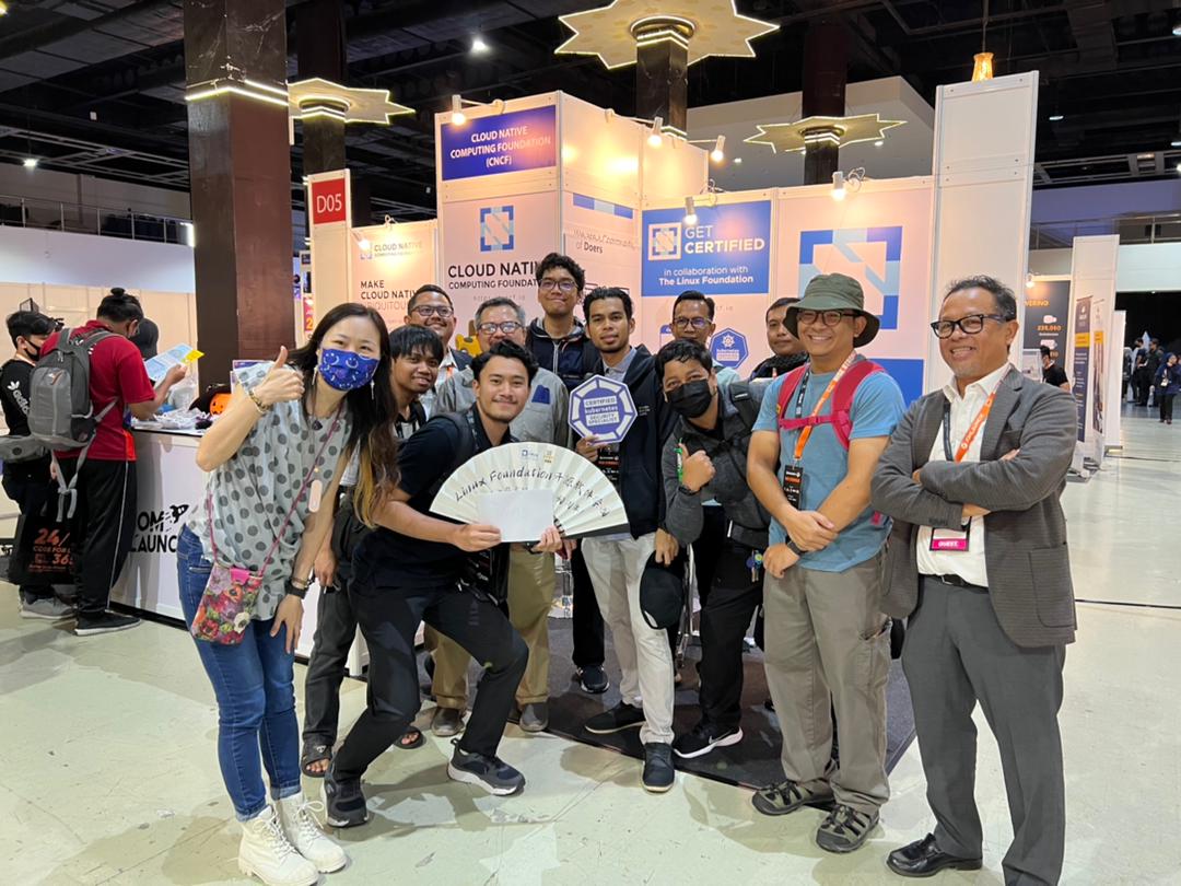 ApacLinux's tweet image. Day 1 @ JOMLAUNCH!