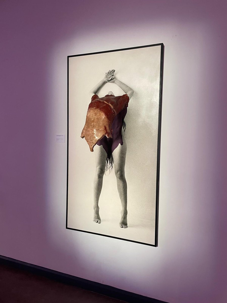 glimpsesofart0's tweet photo. Install shot of #photography &amp; #sculpture work, 'Egodystonic &amp; Egosyntonic', from #SimoneLezzi &amp; #RubenEsposito shown at 'We Are What We See' last week. 

@sslllzz 

#GlimpsesofArt #GlimpsesofArtist #exhibition #frieze22 #londonart https://t.co/m94FHvBJfT