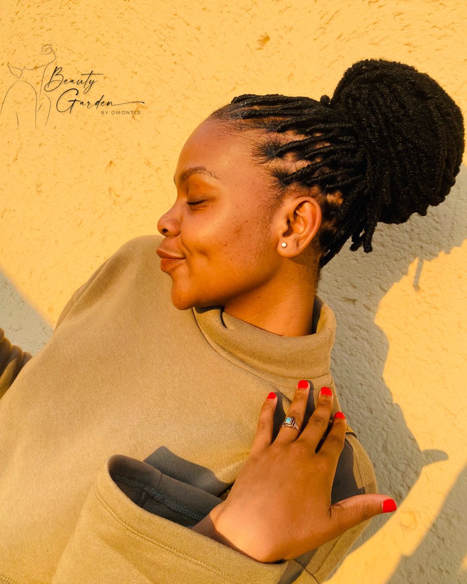 karabo_petunia's tweet photo. #PTACBD has so many hidden plugs you just need to dig in the right areas . 

For example: I’m a plug when it comes to makeup,lashes ,hair and nails nginisho nje 😅😁.

Also for example:check out the attached picture.

Don’t hesitate to call or WhatsApp me to enquire(069 543 1817) https://t.co/qstx6W2oqD