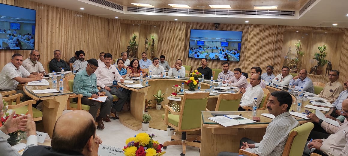 ndmaindia's tweet photo. .@ndmaindia Members and Senior Officials hold an interaction meeting with the participants of the 48th Advanced Professional Programme in Public Administration (APPPA), IIPA at NDMA Bhawan today. 
#KnowYourNDMA
#DisasterManagement https://t.co/VimuvgpSAI