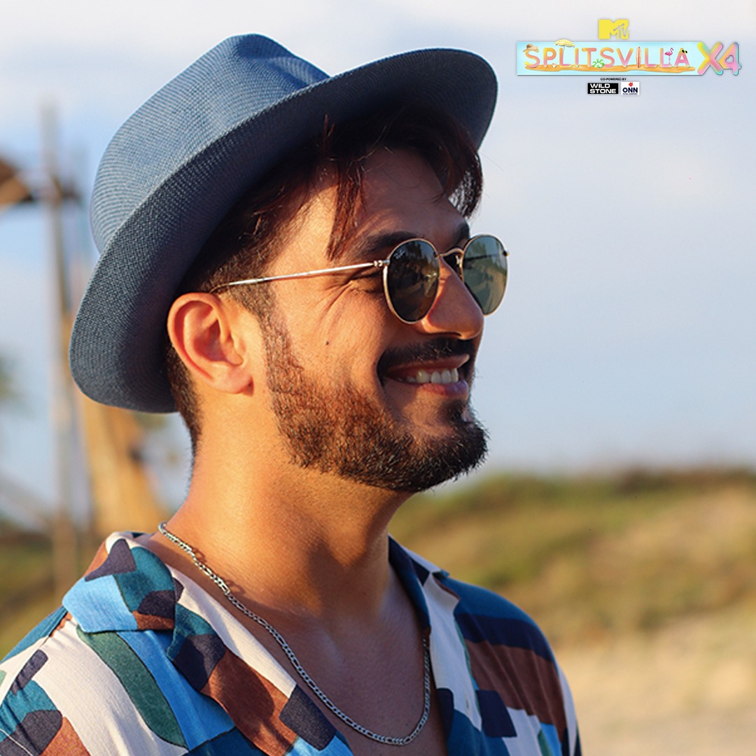 You know kya contagious hai? Yeh Smile! 🥰 #MTVSplitsvillaX4, Co-powered by @WildStoneIndia and @OnnPremiumWear, starts 12th Nov, every Sat & Sun 7pm, only on MTV & Voot @Thearjunbijlani #PyaarSamundarPaar #MTVSplitsvilla #Splitsvilla #Arjunbijlani