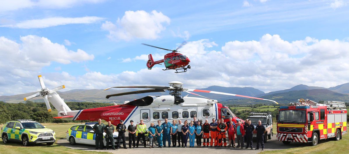 @YGEDBangor celebrating #999Day with @BetsiCadwaladr @NWPolice @WelshAmbulance @LlanberisMRT @OVMRO @nwfrs_rblx @air_ambulance @EmrtsWales @UKSARRescue936 @BloodBikesWales @RedCrossWales all working together to keep our community safe and healthy