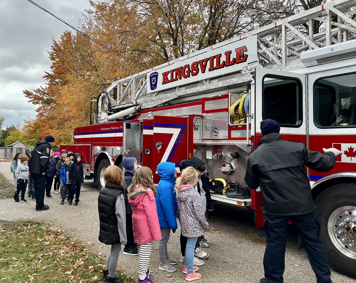 EDventures3R's tweet photo. Learning about fire safety. Thank you @KingsvilleFD! @BethAdlam @MichaelHuggard https://t.co/HaVQMWuPIp