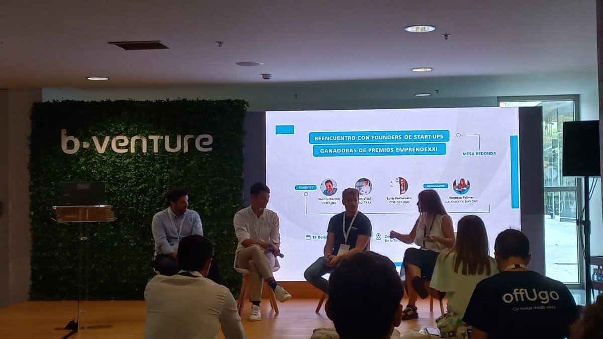 EmprendeXXI_'s tweet photo. ✨ Ayer en @BVentureBilbao vivimos un reencuentro muy emocionante con #founders de #Startups ganadoras de Premios #EmprendeXXI.
Ibon Iribarren (@LQcase), Jon Vital (@trakphysio) y @chuck_Loriss (#offUgo) nos contaron su trayectoria en la mesa moderada por @vpalmerbcn (#DayOne). https://t.co/TDRLB884c2