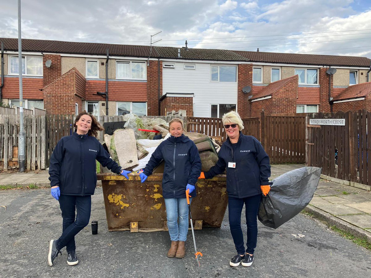 _leannebaldwin_'s tweet photo. Clean up / skip day #Oswaldtwistle #Neighbourhoods #CreatingPositiveSpaces @Onward_Homes https://t.co/xqbZznUkr4