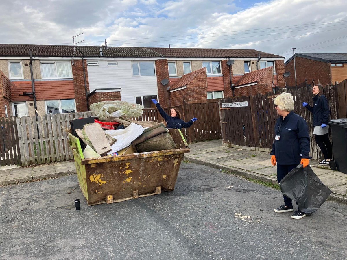 _leannebaldwin_'s tweet photo. Clean up / skip day #Oswaldtwistle #Neighbourhoods #CreatingPositiveSpaces @Onward_Homes https://t.co/xqbZznUkr4