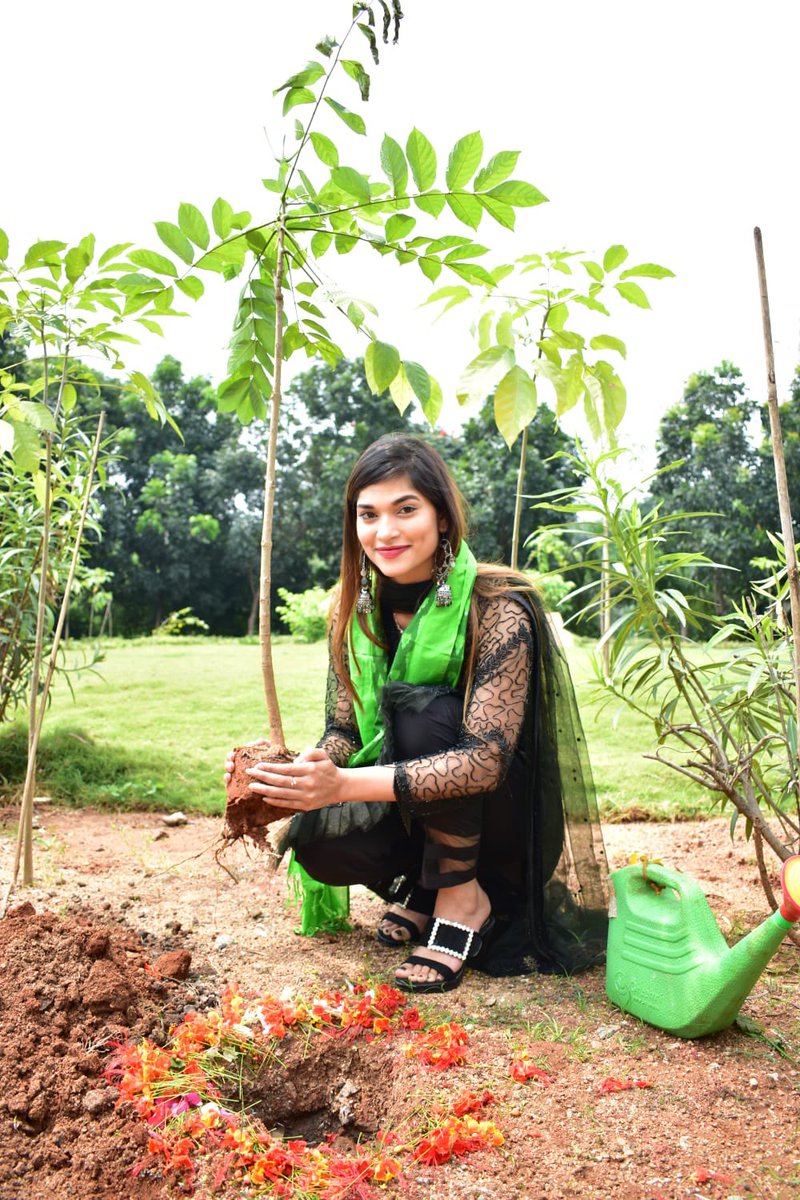 iamsubhashree1's tweet photo. So happy to be a part of Green India Initiative by honourable MP of Telangana @MPsantoshtrs garu🙏🏻☺️
Plant a tree, make the world pollution free☺️ #greenindiainitiative #mpsantoshtrs #greenindia #subhashreerayaguru https://t.co/hdOWs7Hm4R