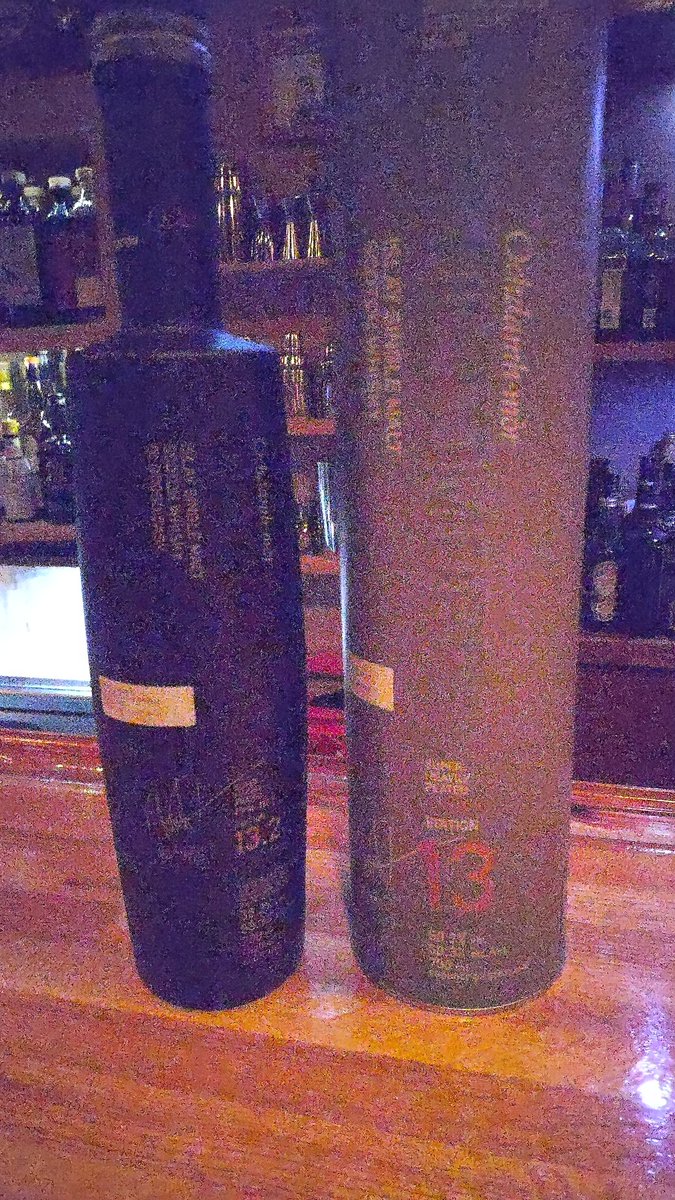 barhalftone's tweet photo. もうひとつのオクトモア
OCTOMORE OLOROSO CASK
オクトモア オロロソカスク
でございます。
#オロロソ シェリーバットで5年だそうです。
去年の12.2はたしか #ソーテルヌ だったかと。まだ12.2ありますので、飲み比べもお楽しみください。
#octomore #octomore13
#bruchladdich https://t.co/UIL2wppB3b
