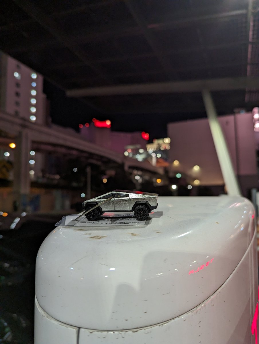 ArmandTesla's tweet photo. The ArmandRose TV Cybertruck has found the not so missing Linq!  Viva Las Vegas! #teslacaching #tesla #CaliRoadTrip22 https://t.co/IR2b2r2n4w