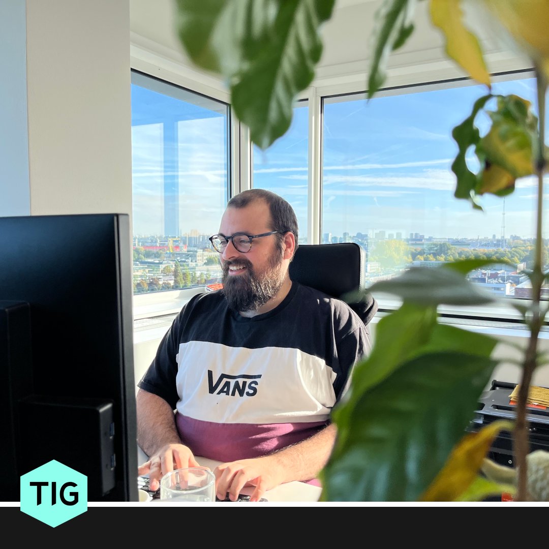 tig_nl's tweet photo. Gisteren was het #nobeardday en laat collega Jeffrey zich "as we speak" mentaal aan het voorbereiden zijn voor de #movember Mo-vement. 🧘‍♂️ Ja geniet er nog maar even van nu het nog kan, binnenkort is hij weg (de baard), Jeffrey blijft en wij steunen elk mo-ment. Respect Jeff! 🤟 https://t.co/u9DTw325j8