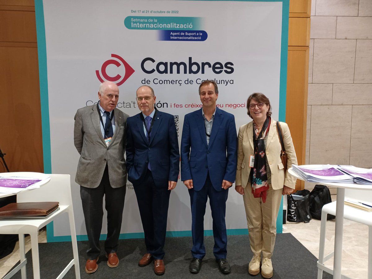 cambrescat's tweet photo. 🌐 Ens visiten presidents de Cambres i membres de la Comissió d'Internacionalització de les #CambresCatalanes a l'estand del Marketplace de #SetmanaACCIO!
Ramon Alberich, president @CambraSabadell; Ramon Talamàs, president @CambraTerrassa; i Eduard Bosch, @CambraSantFeliu. https://t.co/zYZjhjSluJ