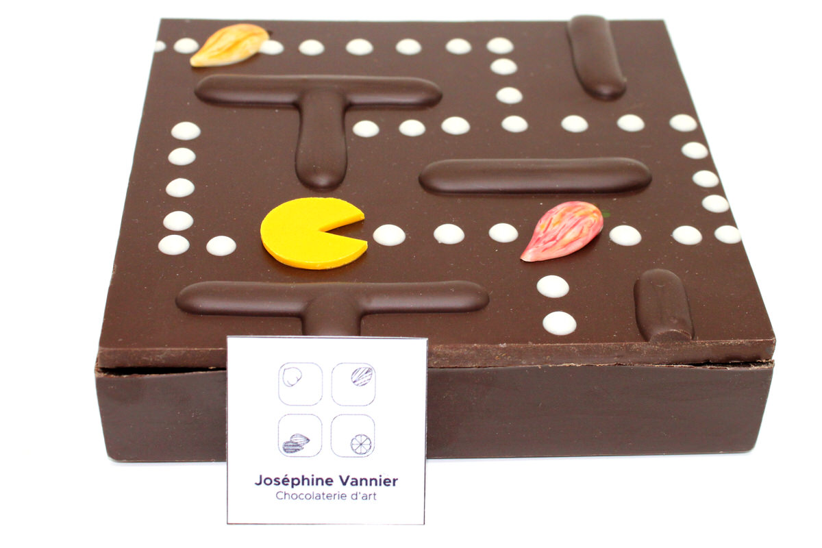 Back to the 80's! Des boîtes en chocolat représentant le jeu culte par excellence !
🍫 🍫 😜 🕹️🍫🍫
.
chocolats-vannier.com/produit/boite-…
.
#ChocolaterieJosephineVannier #JosephineVannnier #ChocolateLover #Chocolate #Chocolat #ChocolateAddict #paris #art #gourmand #jeuxvideo #pacman #80s