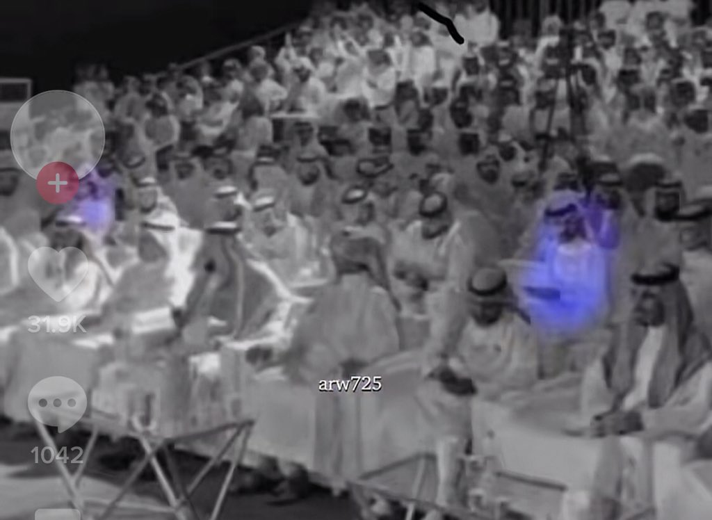 lilltcee's tweet photo. الإنىًحار فكره قديمه….بس جرب 
تمر من جنب شخص كان بيوم 
   من الايام صديقك المُقرب.
#راكان_بن_ملهي #عمر_بن_هذال
@omar_hathal @Rakaan255 https://t.co/ed37XScdz4