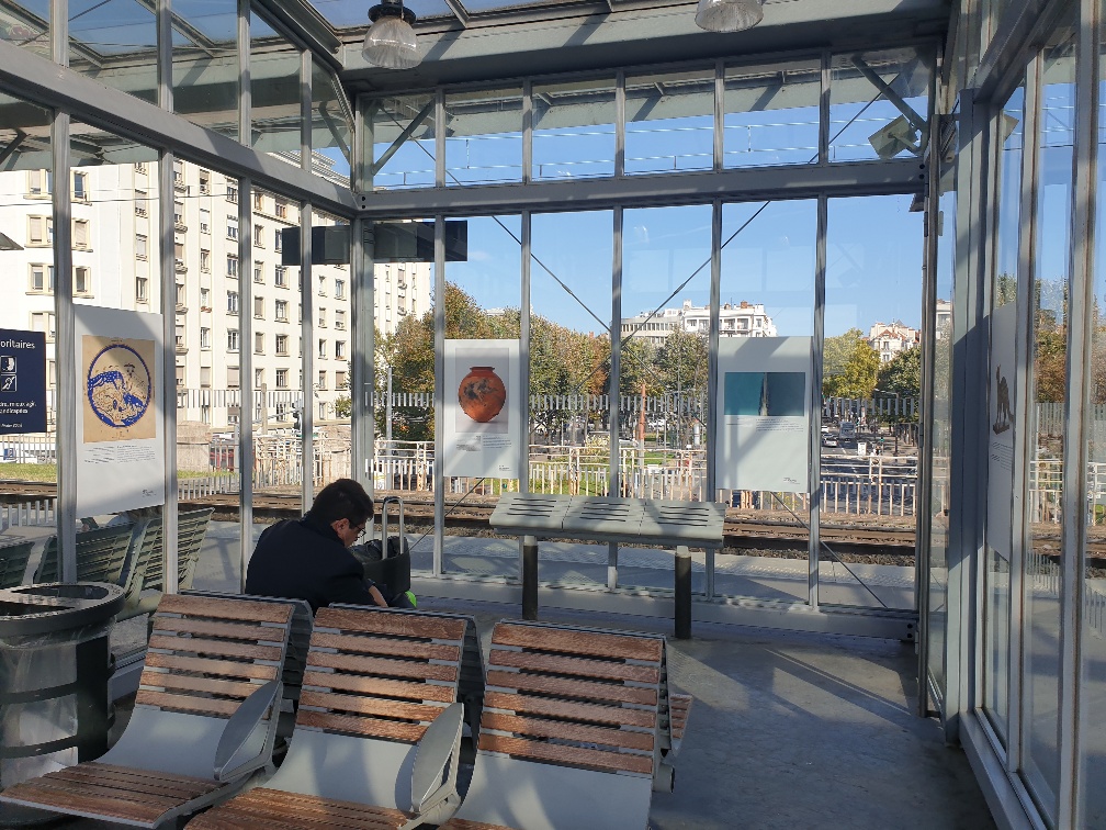 <a href="/ConnectGares/">SNCF Gares & Connexions</a> partenaire du @mdc_confluences avec l’expo « Nous les fleuves », 🏞️ à découvrir à partir du 21 octobre.  

Pour l’occasion, la gare de Lyon Jean Macé s’habille aux couleurs de cette belle exposition !🖼️

Un grand 👏 à toutes les équipes pour cette belle réalisation.