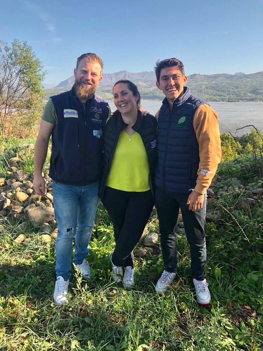 AgenceLaparra's tweet photo. Belle journée d'échanges entre producteurs et clients dans les vergers Envy de Blue Whale à Sisteron ! 😁
#laparra #pommesbluewhale #envy #pommes #grossistes #marchederungis #rungis #minderungis #monloup https://t.co/y4rGiJx5AJ