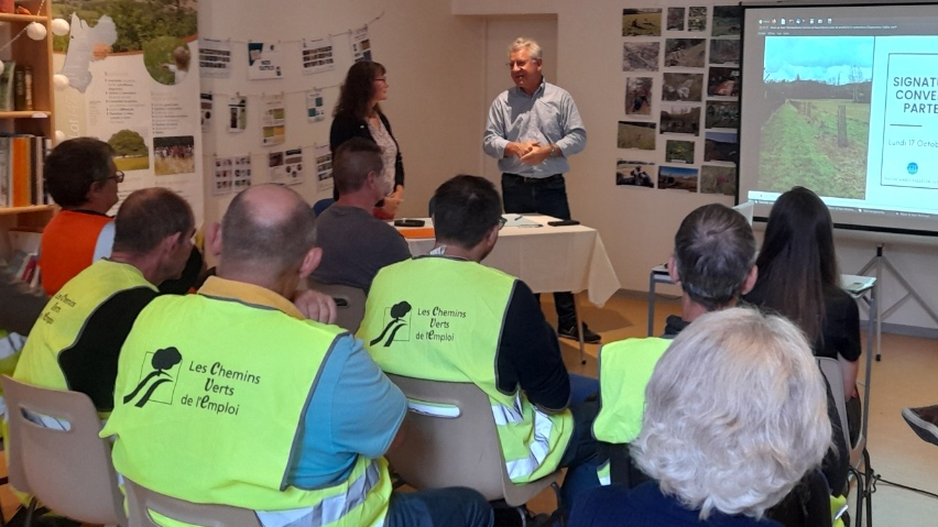 Notre Administrateur #msadlg <a href="/max_doux/">Doux Max</a>, Pdt des Chemins Verts de l’Emploi de <a href="/MSASERVICES_PA/">MSA SERVICES PA</a>, a signé une convention de partenariat avec le CPIE Pays de Serres-Vallée du Lot. Parmi les engagements pris, on notera l’étude d’action environnementale à destination du monde agricole.