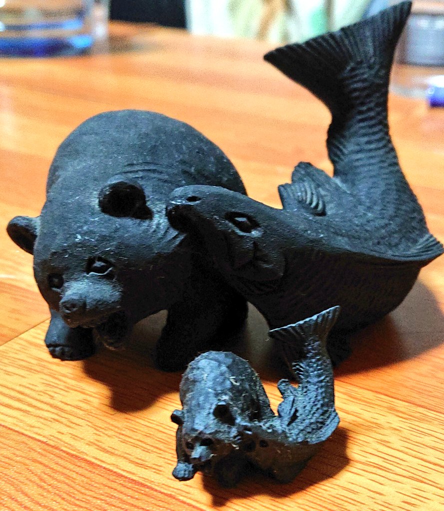 北海道限定品】新品未使用 鮭熊 トモタケ 動物クッション 月の輪ぐま
