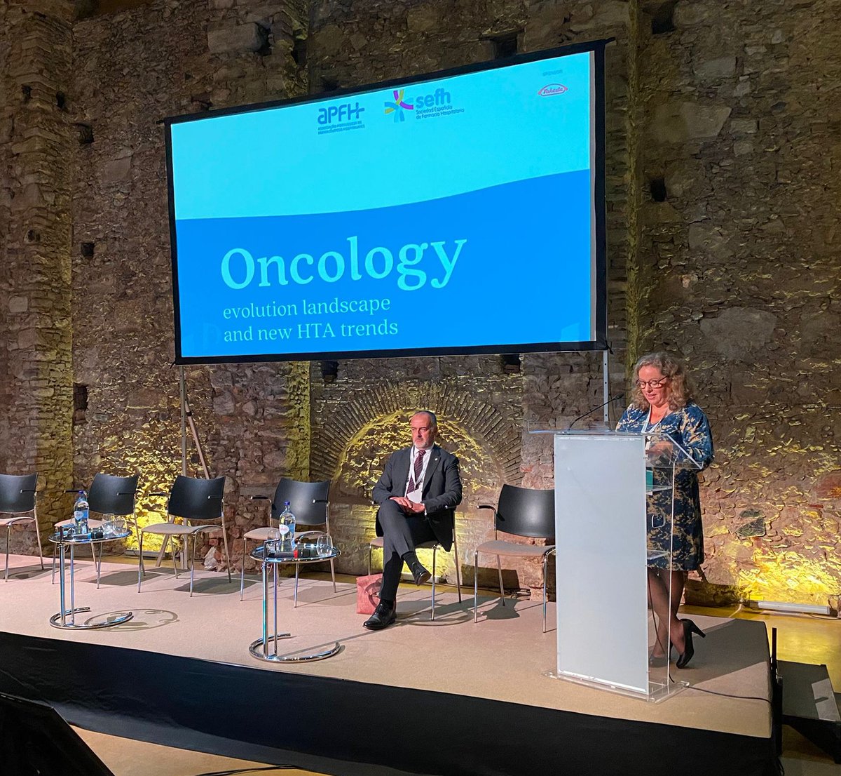 Takeda_ES's tweet photo. Comienza la I Reunión Ibérica sobre #FarmaciaHospitalaria: Oncology evolution landscape and new HTA trends en Lisboa, #Portugal, organizada por @apfhospitalares y @sefh_ con la colaboración de @Takeda_ES 
#IberiaTalks #Oncología https://t.co/piLE7zqzqw