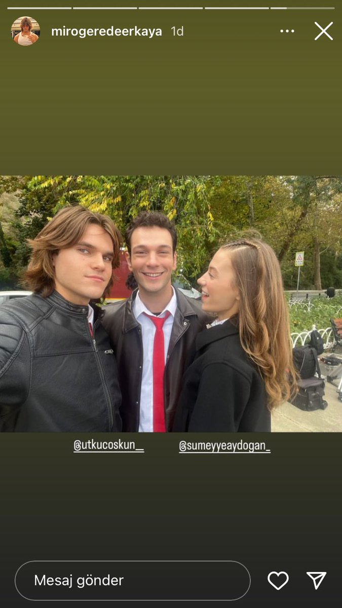 eloliyim's tweet photo. Ben aşığım ve yeni platoniğim kocaman aileyiz 😂
#DuyBeni #OzMel #MelAt https://t.co/8Qu1MohVUs