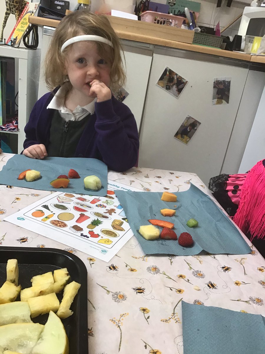 leights81's tweet photo. Today in EYFS we have been tasting different fruits and vegetables #harvest #exploringwithoursenses @LauraLord35 @aspear_ https://t.co/r1s2BrrWSg