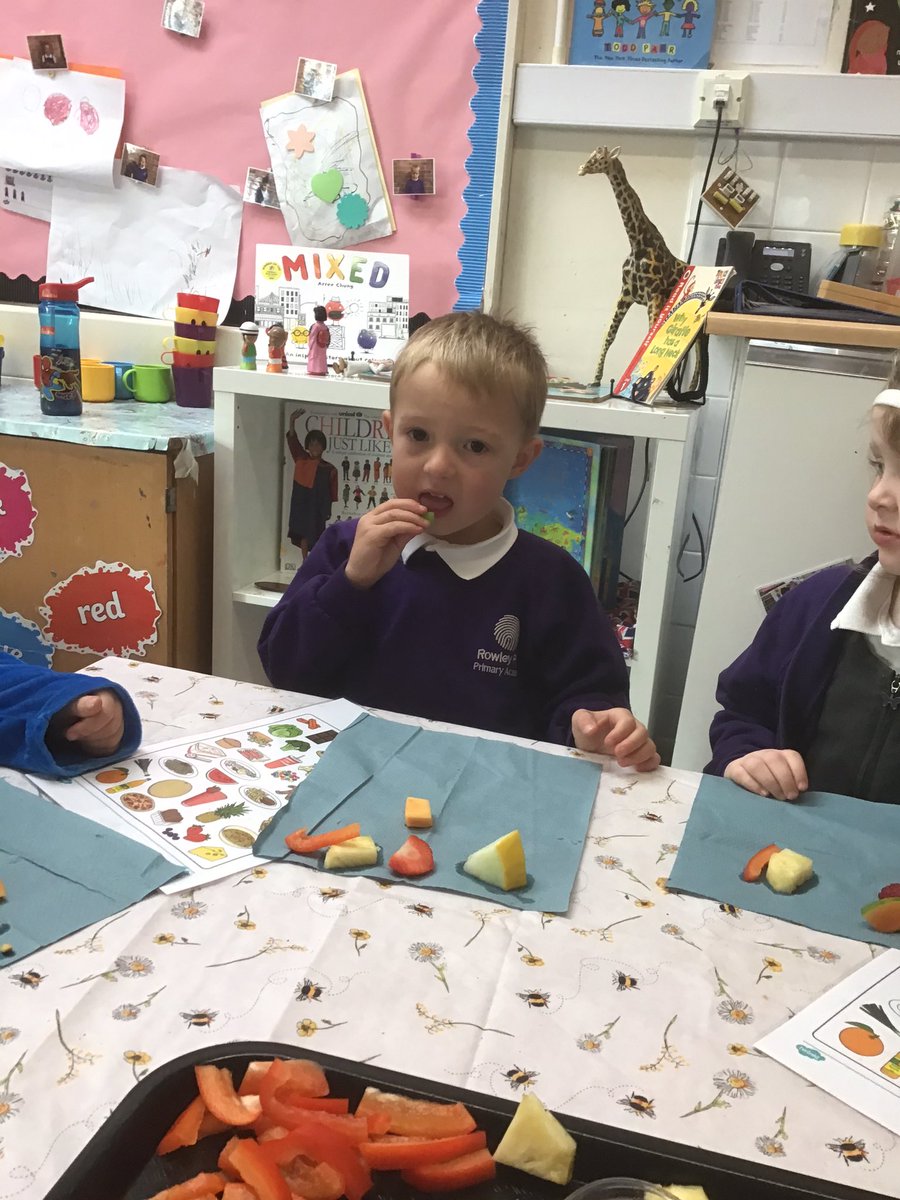 leights81's tweet photo. Today in EYFS we have been tasting different fruits and vegetables #harvest #exploringwithoursenses @LauraLord35 @aspear_ https://t.co/r1s2BrrWSg