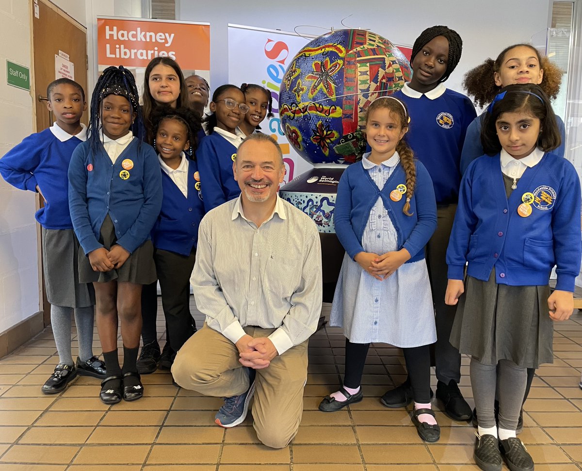 Cllr @chrismylesk joined students from @GayhurstE8 @MandevillePS & @KingsmeadE9 last week to visit globes they designed as part of @TWR__org's project on racial justice See them @ @hackneylibs & @riocinema before 31 October on #HackneyBlackHistory season lovehackney.uk/black-history-…