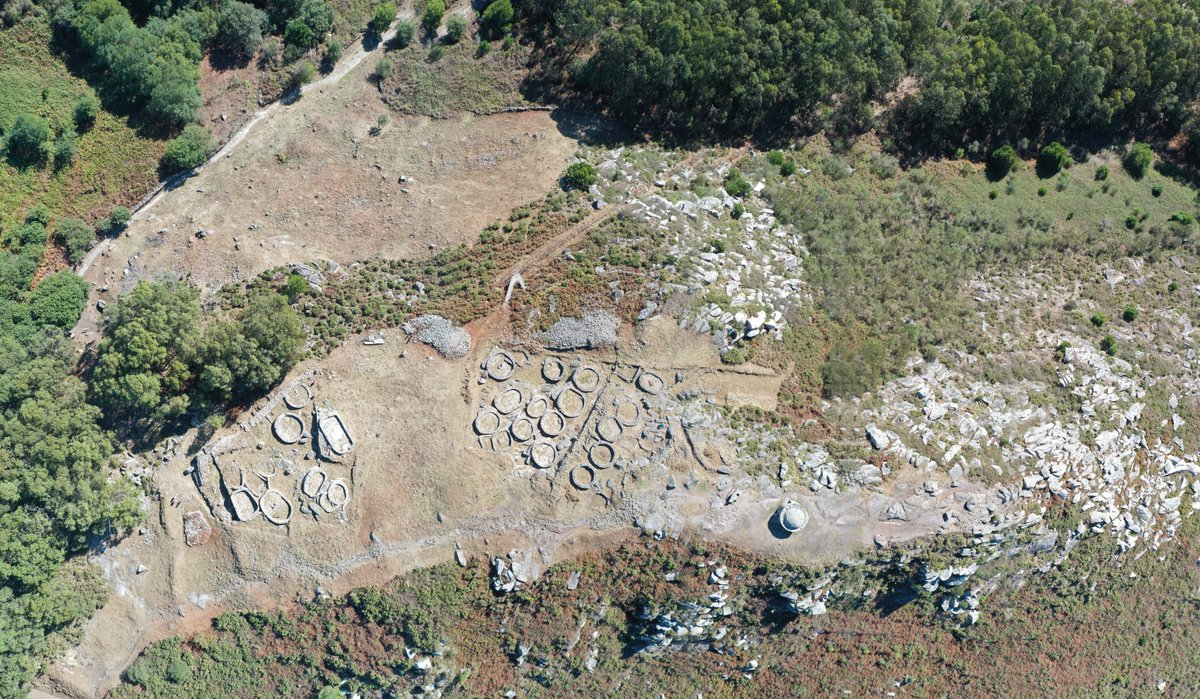 monte_do_facho's tweet photo. Unha vista aérea xeral do xacemento arqueolóxico.
Una vista aérea general del yacimiento arqueológico.
@turisriasbaixas
@pat_inteligente
#montedofacho
#riasbaixas
#arqueologia
#PontevedraProvincia https://t.co/Ln8alFRMFs
