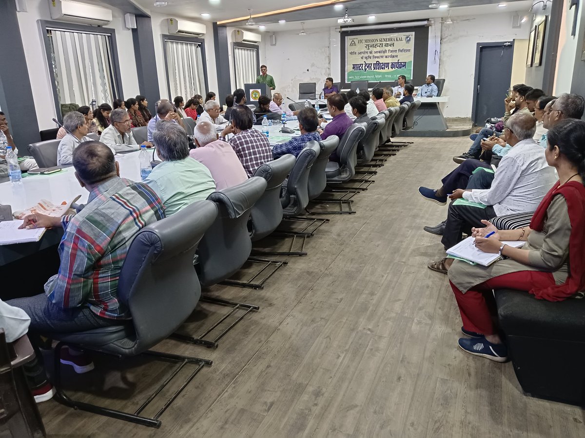 ddagrividisha's tweet photo. @ProVidisha @vidishadm @NITIAayog आज 19/10/22 को ADP अंतर्गत आईटीसी द्वारा कृषि महा. गंजबासौदा के कृषि वैज्ञानिक द्वारा रबी फसल हेतु कृषि विभाग के अधिकारियों को एक दिवसीय मास्टर ट्रेनर प्रशिक्षण दिया गया।जिसका उद्देश्य मैदानी अमले के माध्यम से कृषि प्रसार एवं  उत्पादन बढ़ाना है। https://t.co/uO5prY4fTf