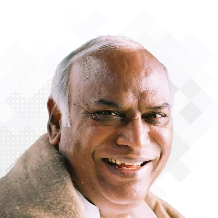 shakuntlakhatak's tweet photo. श्री @kharge जी को अखिल भारतीय कांग्रेस कमेटी का अध्यक्ष निर्वाचित होने पर हार्दिक बधाई एवं शुभकामनाएं|
हमें पूर्ण विश्वास है कि आपके अनुभव से कांग्रेस को मजबूती मिलेगी और हम सब मिलकर पार्टी को एक नई ऊँचाई पर ले जायेंगे।
#Mallikaarjunkharge
#CongressPresidentPoll
@INCIndia https://t.co/5yzWJUoM4L