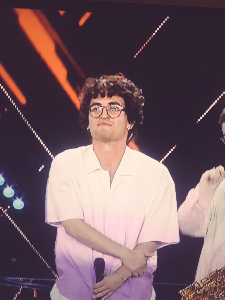 Aberrantissimo's tweet photo. #xfactor2022 #Mentana in pigiama che canta #Svalutation. https://t.co/8asnOboCmT