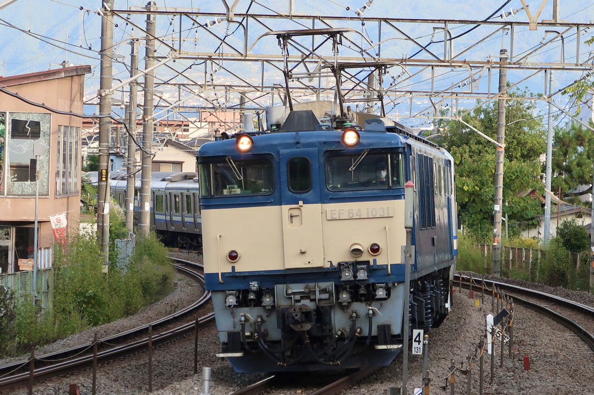 R8n7Ce's tweet photo. EF64 1031＋E217系Y1編成
廃車回送 https://t.co/lQA6hHHhQy