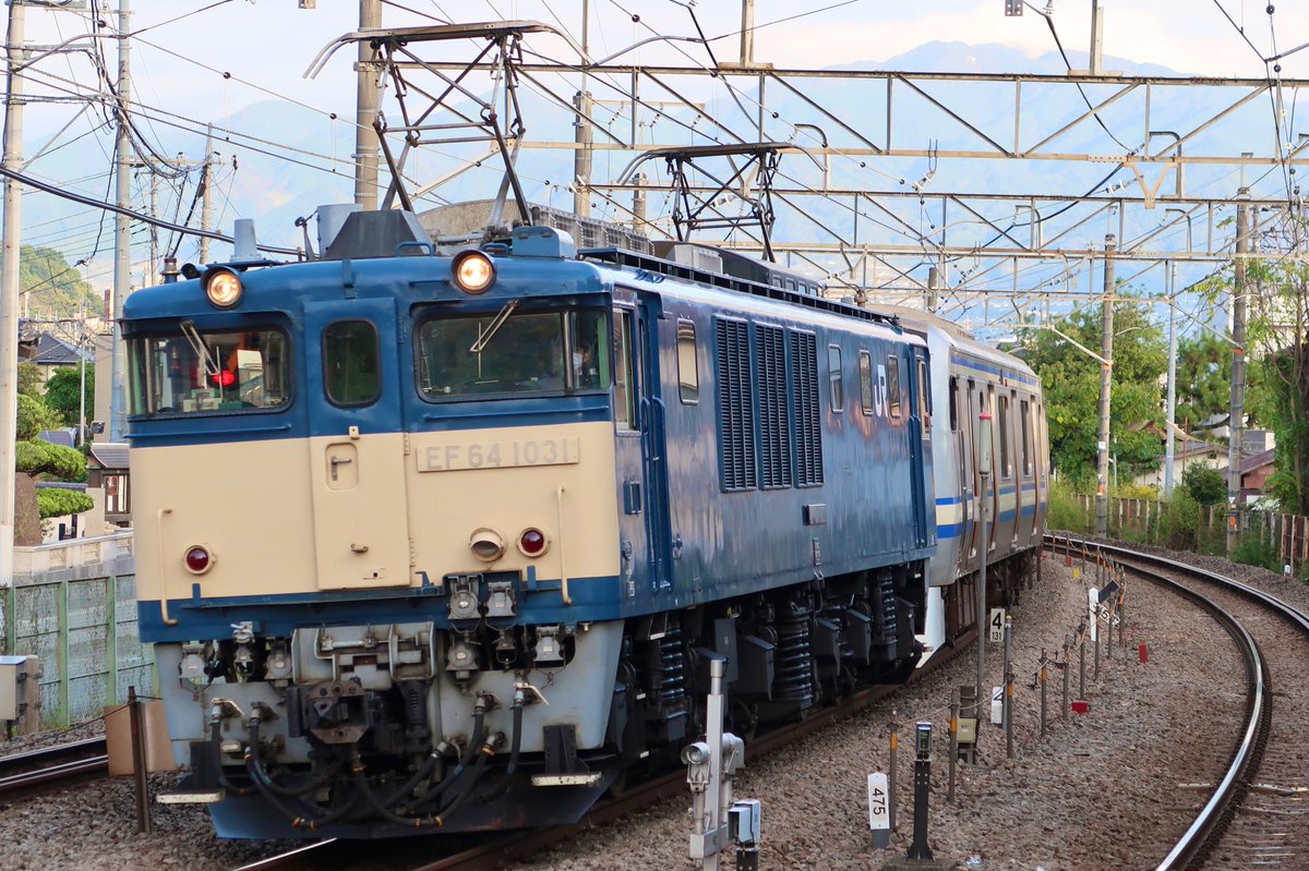 R8n7Ce's tweet photo. EF64 1031＋E217系Y1編成
廃車回送 https://t.co/lQA6hHHhQy