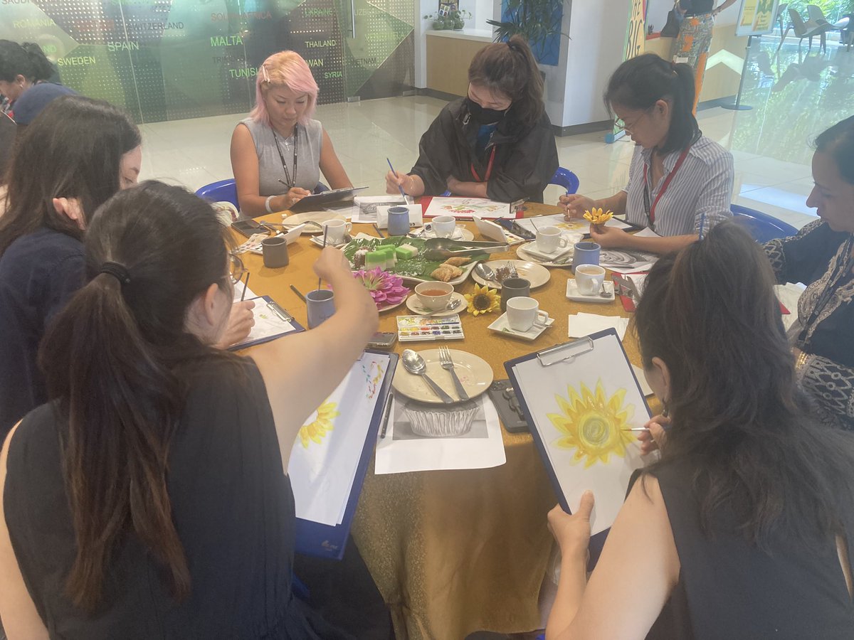 What a lovely start to Wednesday! Leading a parent workshop - watercolour still life of Malaysian Kueh and coffee☕️ A wonderful way of involving the whole school community 🎨❤️
<a href="/Art_Gis/">Art GIS</a> 
<a href="/gismalaysia/">Garden Int'l School</a> #TheBigDraw